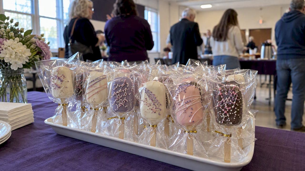Handheld Desserts for Events in Canada: No Plates, Safer Serving